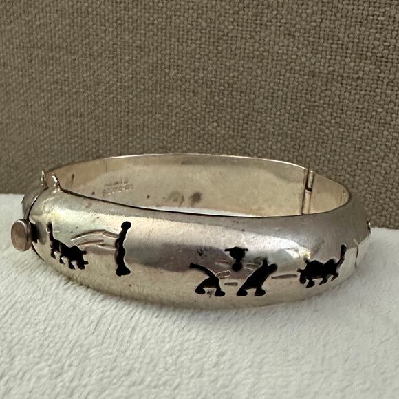 Vintage 925 Mexico Sterling Silver Shadowbox Storyteller Clamper Bracelet - Picture 2 of 5